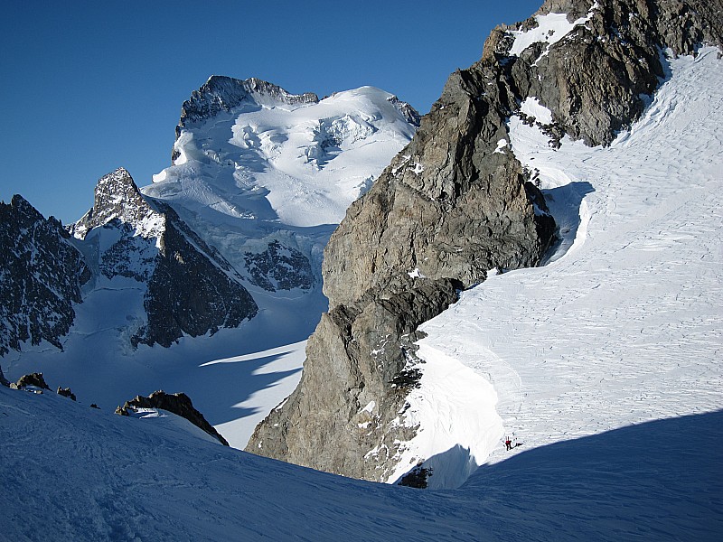#3 Col Emile pic : avec playmobil sur fond de barre des écrins Col Emile pic : avec playmobil sur fond de barre des écrins
