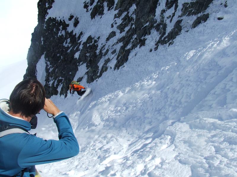 Mont Petit Colon : Faut vite degainer l'appareil si on veut reussir à le prendre en photo l'snowboardeur !!