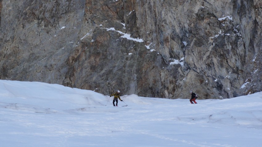 tour de la meije : sous les séracs du col