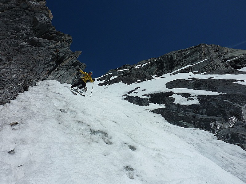 #14 Descente : Partie basse. La glace n Descente : Partie basse. La glace n'est pas loin rive gauche.