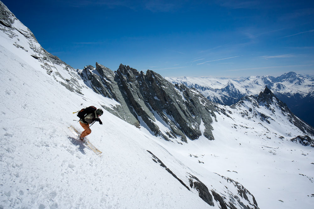 #28 Chech dans le couloir : bonne petite couche de fraiche qui adoucit bien la descente Chech dans le couloir : bonne petite couche de fraiche qui adoucit bien la descente