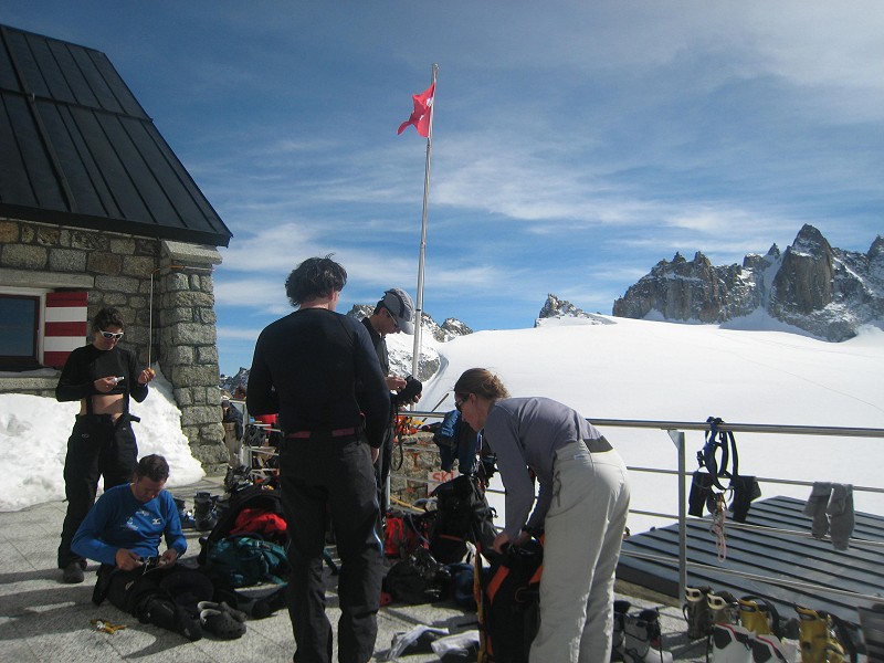 Cabane du Trient : A la cabane du Trient,face aux aiguilles dorées.