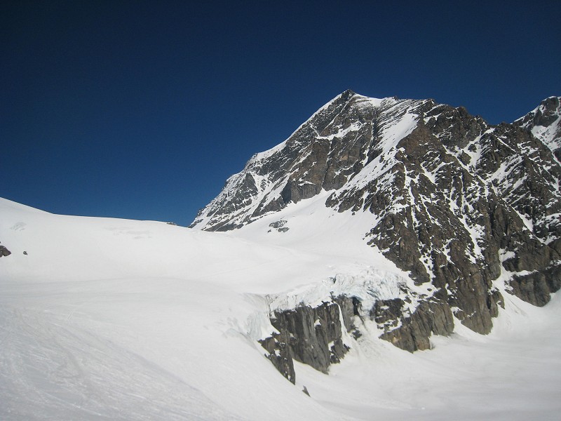 #14 Barrière de séracs : L Barrière de séracs : L'imposante barrière de séracs du glacier du mont Durand, sous le grand Combin
