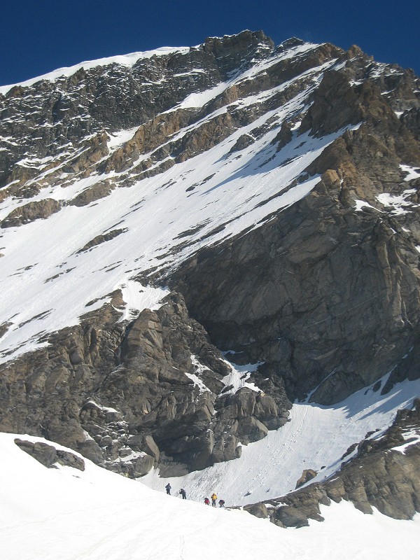 Au col du Sonadon : sous l'imposant grand Combin