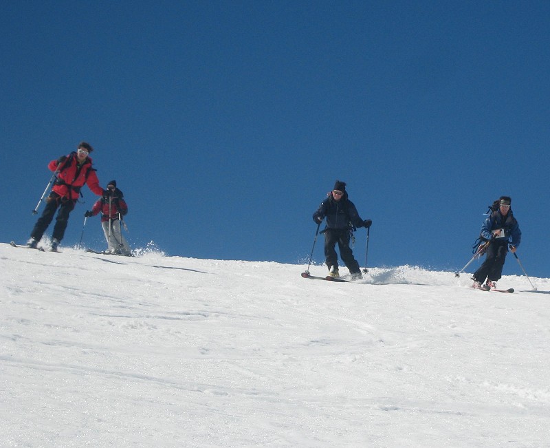 ça carve : Dans la descente sur Chanrion. Bonne neige, on peut se lâcher