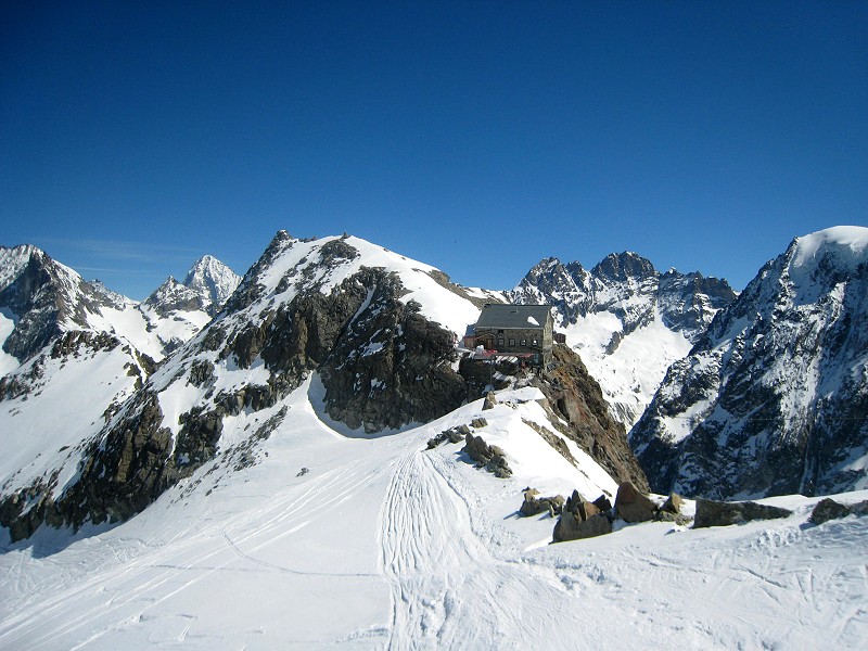 Cabane des Vignettes : Sur son arête