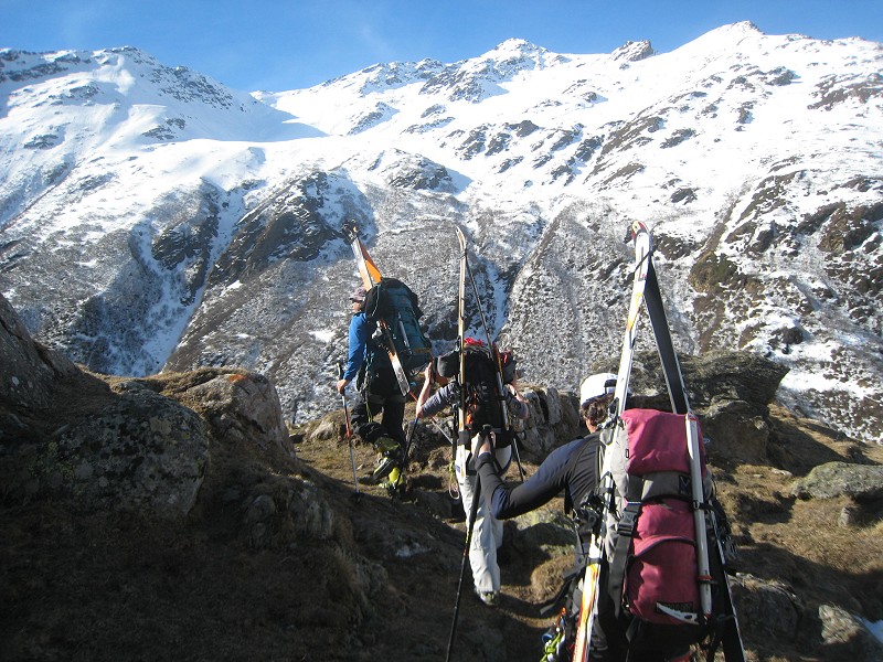 #3 Portage : Une partie du Groupe au portage, au dessus de Bg st Pierre. Portage : Une partie du Groupe au portage, au dessus de Bg st Pierre.