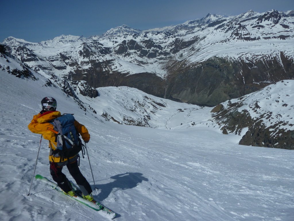 #22 Pose contemplative : devant cette descente majestueuse par le glacier du Vallonnet Pose contemplative : devant cette descente majestueuse par le glacier du Vallonnet