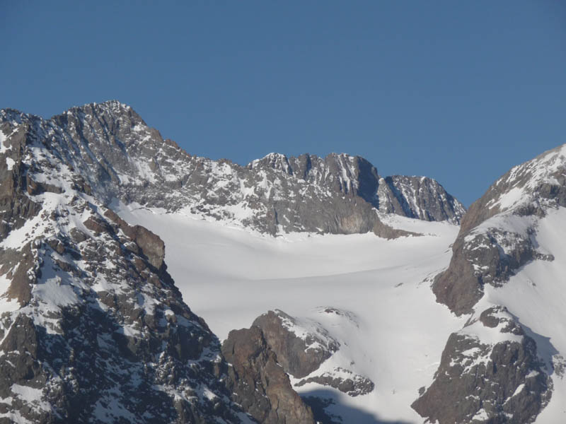 #16 Au matin : Vue vers le col du Sélé, Boeufs Rouges et les Bans derrière Au matin : Vue vers le col du Sélé, Boeufs Rouges et les Bans derrière