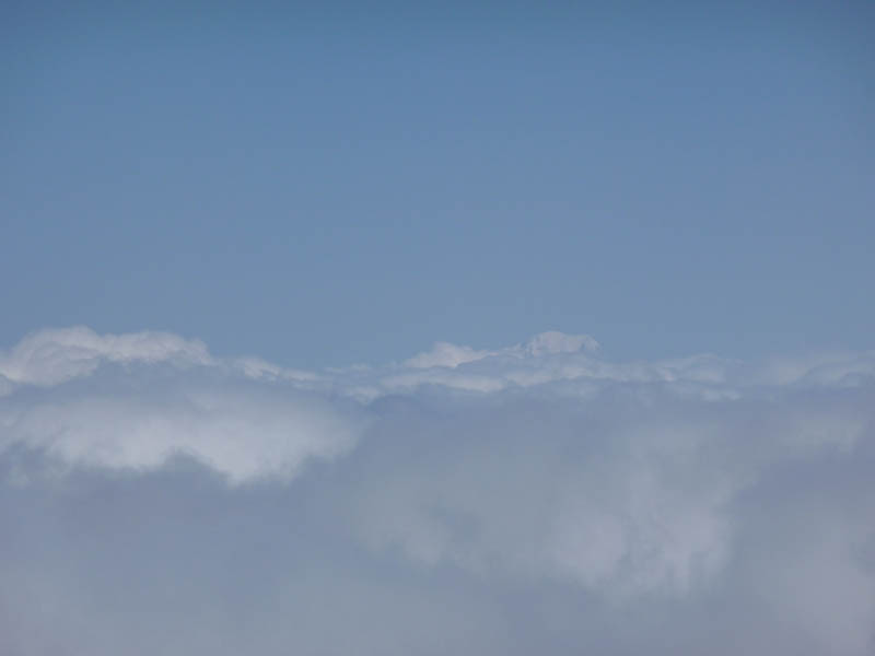 #9 Le Mont-Blanc : C Le Mont-Blanc : C'est le seul à dépasser de la mer de nuages.