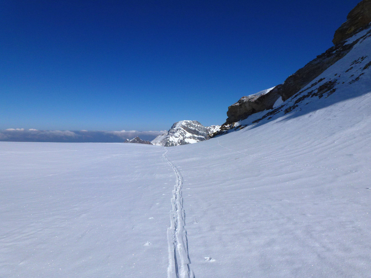 #10 Seul pour finir : Dans la traversée versant Sud, sous l Seul pour finir : Dans la traversée versant Sud, sous l'arête de la Réchasse.