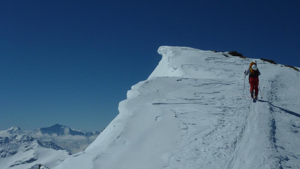 #10 Tete du Ruitor : Delle s Tete du Ruitor : Delle s'envole vers le sommet sous l'oeil de la Grande Casse