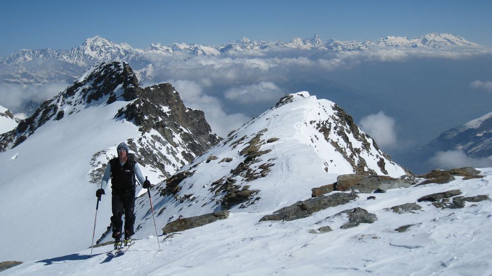 #11 Derniers Metres : arriere plan exceptionnel du Grand Combin au Mont Rose Derniers Metres : arriere plan exceptionnel du Grand Combin au Mont Rose
