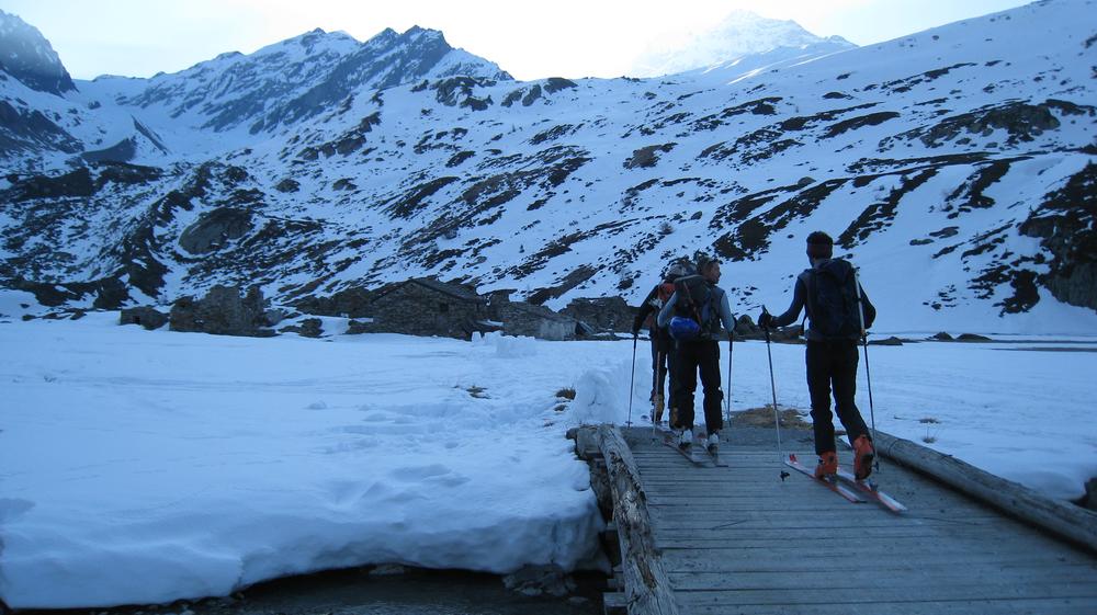 #3 La Sassiere : le petit pont de bois comme dirait yves Dutheil La Sassiere : le petit pont de bois comme dirait yves Dutheil