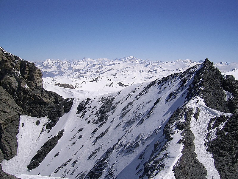 #6 vers l vers l'E : au 1er plan , le haut de la face