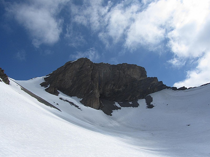 #8 Tête Carrée : Contreforts de Tête Carrée, à Gauche le col du pas de la Petite Cavale Tête Carrée : Contreforts de Tête Carrée, à Gauche le col du pas de la Petite Cavale