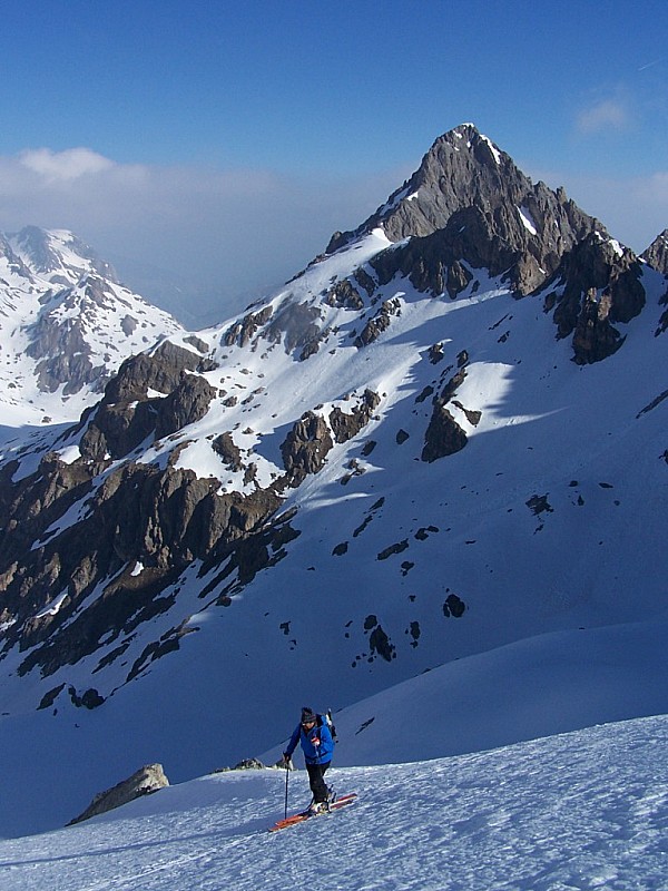 Pointe des Cerces : A la sortie des pentes raide dans le vallon sommital, enfin au soleil.