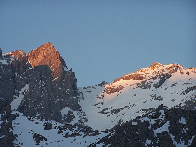 Pointe des Cerces : Levé du soleil sur le Grand Galibier.