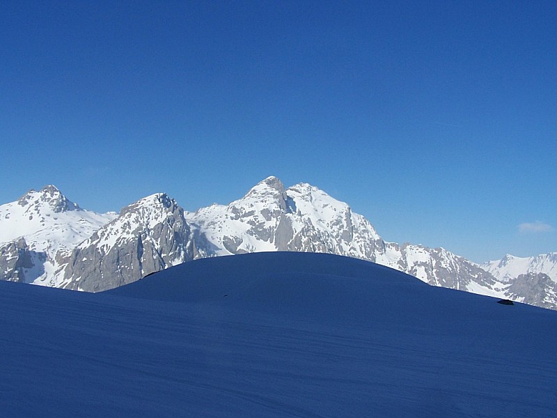 #3 Pointe des Cerces : Contraste entre la froidure du versant nord de la pointe des Cerces et le chaud soleil sur le Gd Galibier. Pointe des Cerces : Contraste entre la froidure du versant nord de la pointe des Cerces et le chaud soleil sur le Gd Galibier.