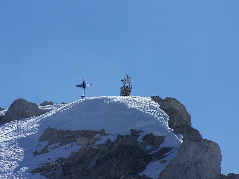 Pointe des Cerces : Les croix et ornement du sommet de la Pointe des Cerces