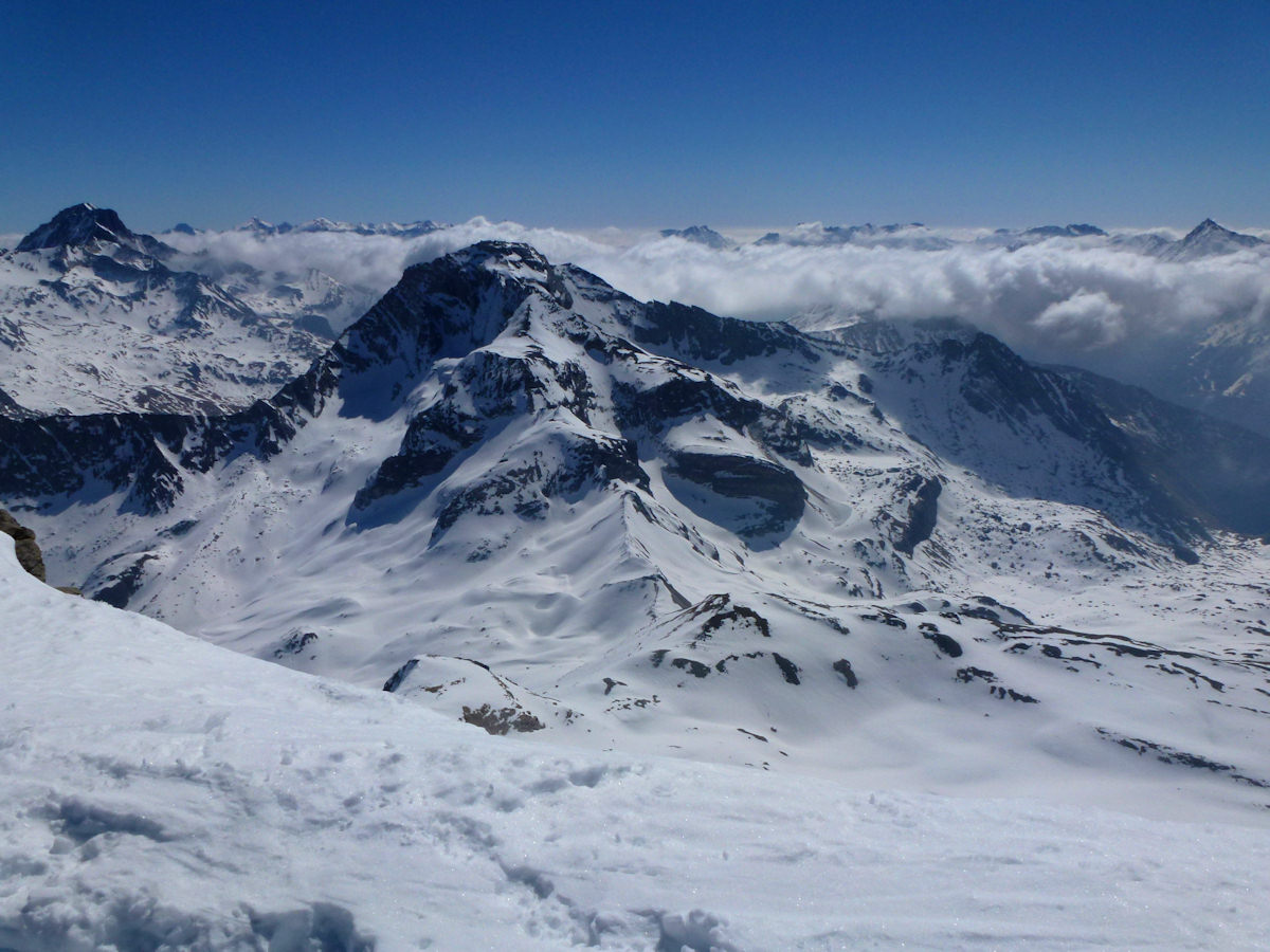 #12 Vue du sommet : La pointe de l Vue du sommet : La pointe de l'Echelle (3422 m)