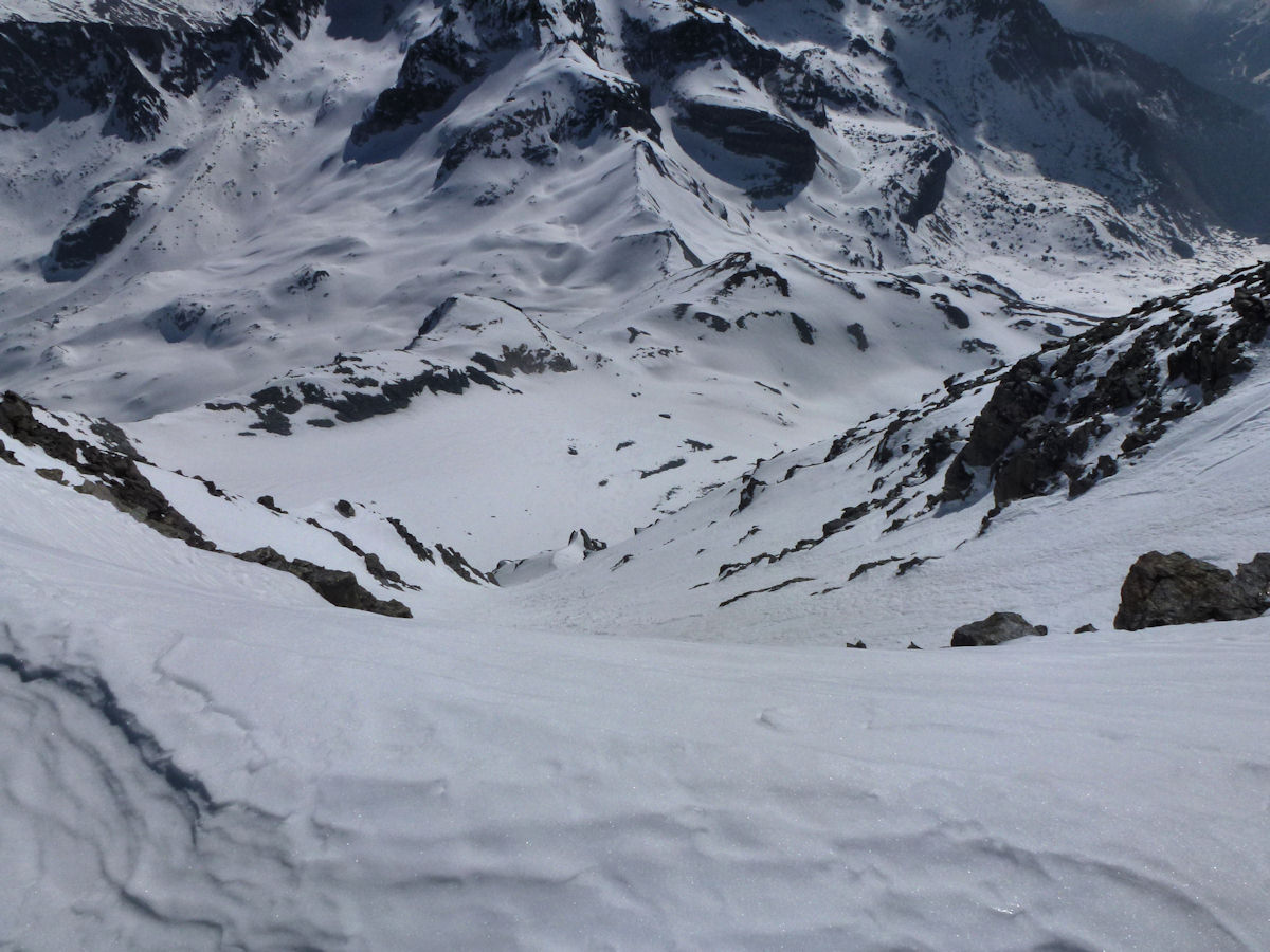 #13 Le couloir Est : Descendu hier par Pïerre et Pviletto. Le couloir Est : Descendu hier par Pïerre et Pviletto.