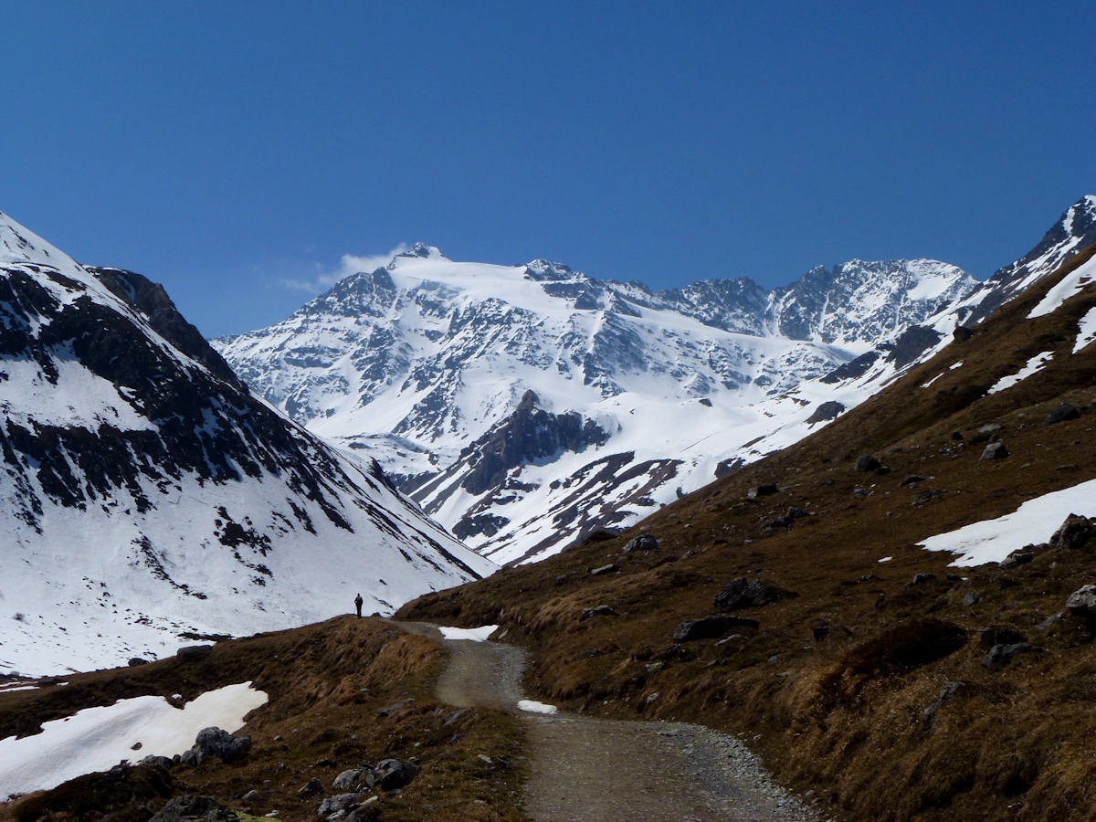 #19 Sur le chemin du retour : Vue sur le Dôme. Sur le chemin du retour : Vue sur le Dôme.