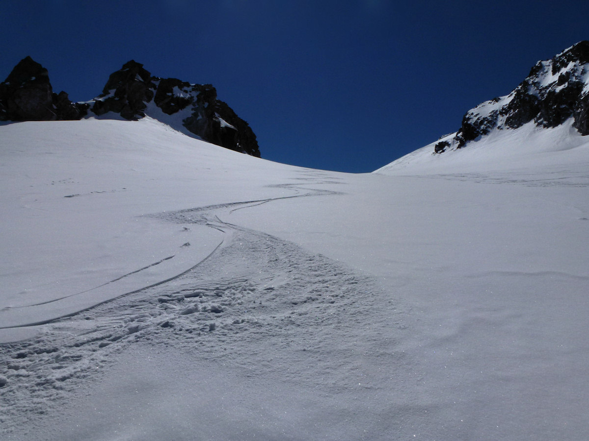 #16 Quelques cm de poudre : Une superbe descente malgré un portage conséquent. Quelques cm de poudre : Une superbe descente malgré un portage conséquent.