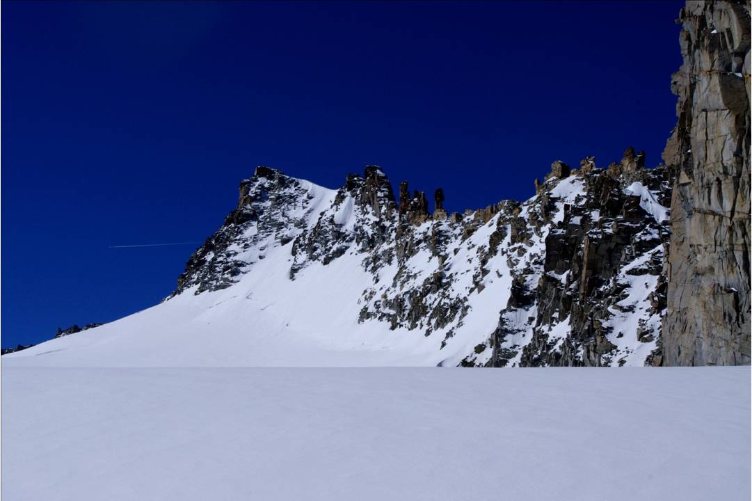 #14 Repos du guerrier : Après le combat, le réconfort de l Repos du guerrier : Après le combat, le réconfort de l'altisurface du glacier Tsasset. La Becca pointe sa proue dans une ambiance de fin de plaque tectonique.