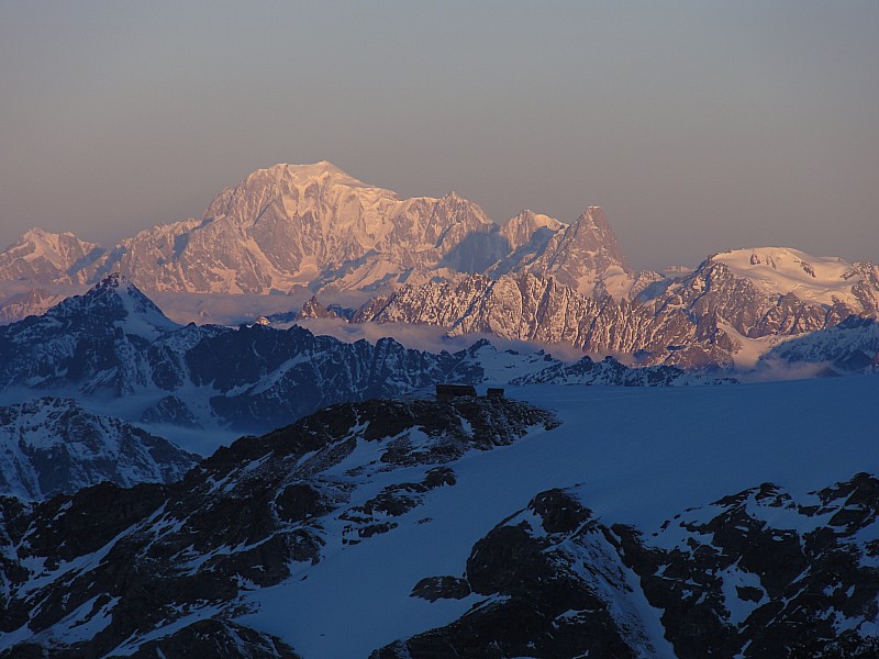 Lever soleil sur le Mt Blanc : beauu...