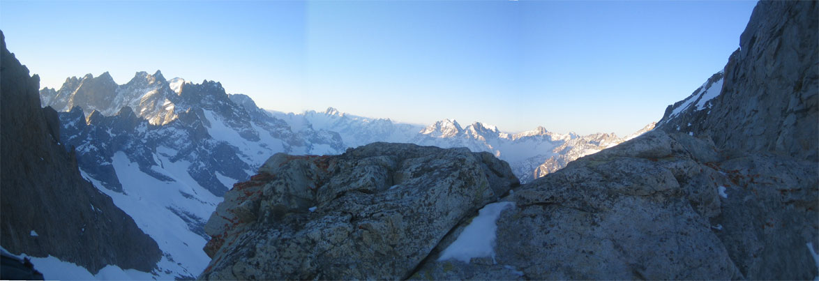 Les Ecrins : depuis la breche de la Meije au petit matin