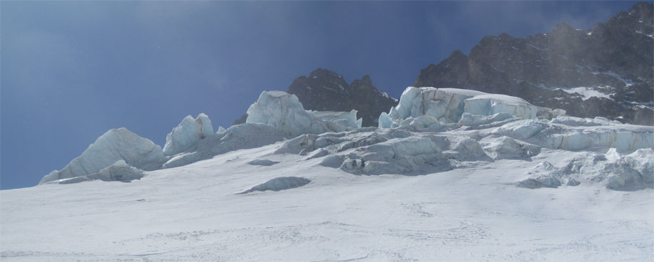 seracs : seracs dans le glacier de L'homme