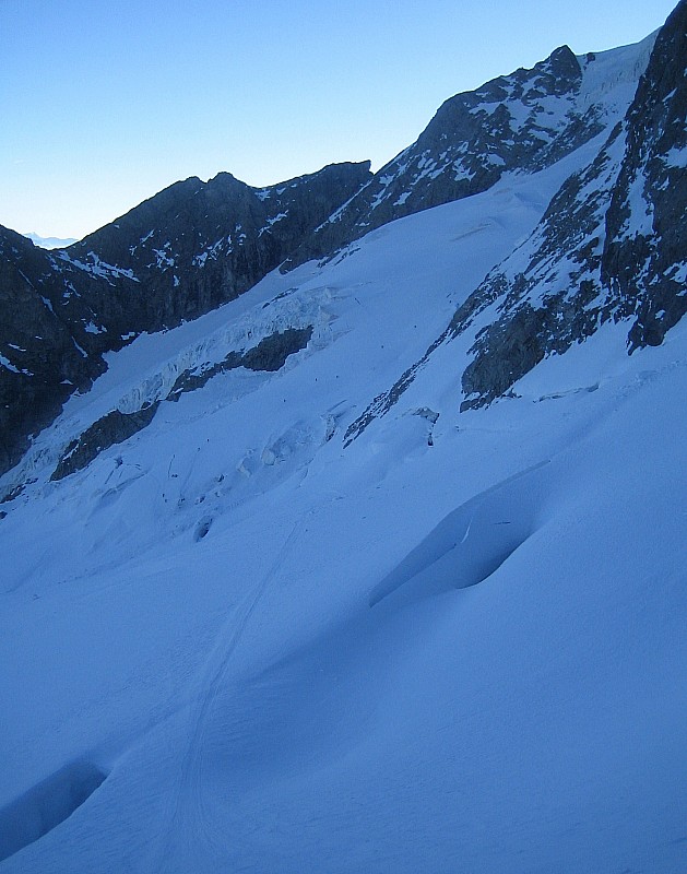 Descente matinale : sous la breche de la Meije