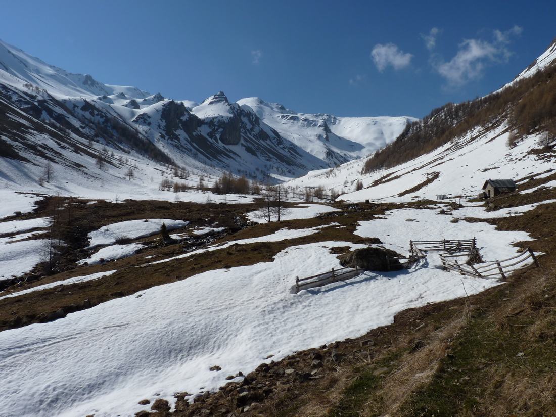 #8 Cabane du grand vallon : Enneigement des lieux Cabane du grand vallon : Enneigement des lieux