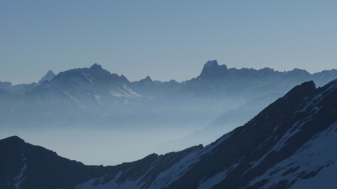 #2 Jeu d Jeu d'ombres et lumières : Massif du Chambeyron en contre jour