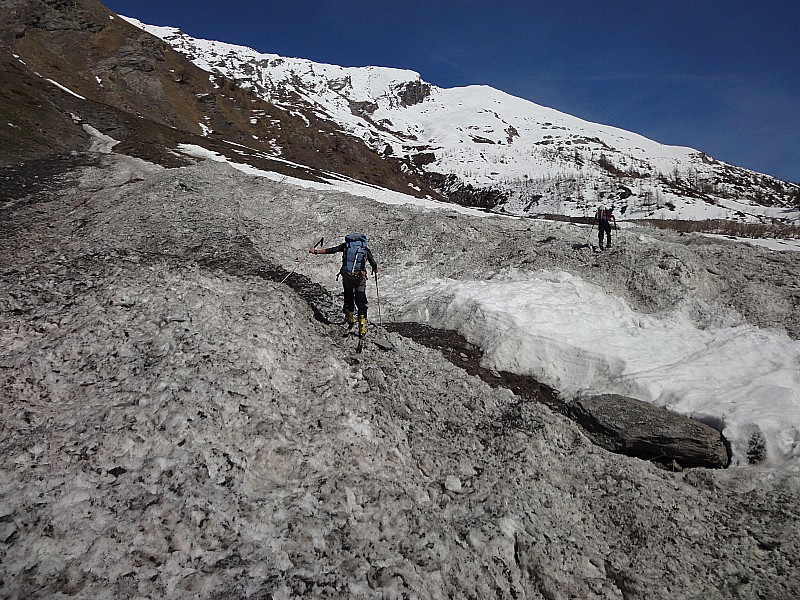 #2 Montée au refuge du Viso : Grosses avalanches suites aux chaleurs de début avril Montée au refuge du Viso : Grosses avalanches suites aux chaleurs de début avril