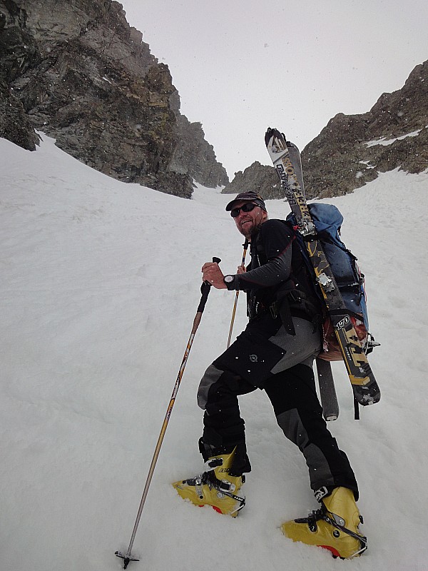 #7 Couloir des Sagnettes : Pas de soucis en crampons, alors que la neige commence à tomber Couloir des Sagnettes : Pas de soucis en crampons, alors que la neige commence à tomber
