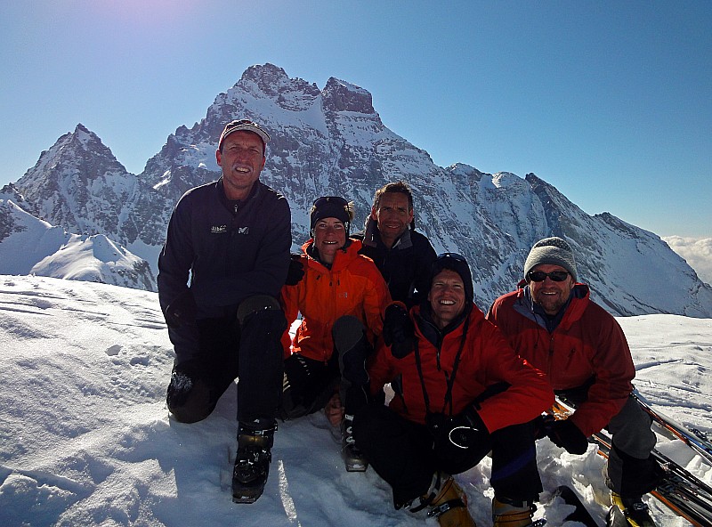 #18 Notre groupe : Nous trois et Anne-Cécile et Olivier qui nous ont rejoint au sommet. Notre groupe : Nous trois et Anne-Cécile et Olivier qui nous ont rejoint au sommet.