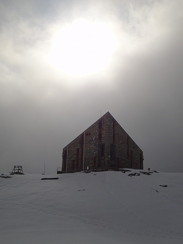 #11 Refuge Vallanta : Un geste d Refuge Vallanta : Un geste d'architecte mais surtout un bunker peu accueillant...