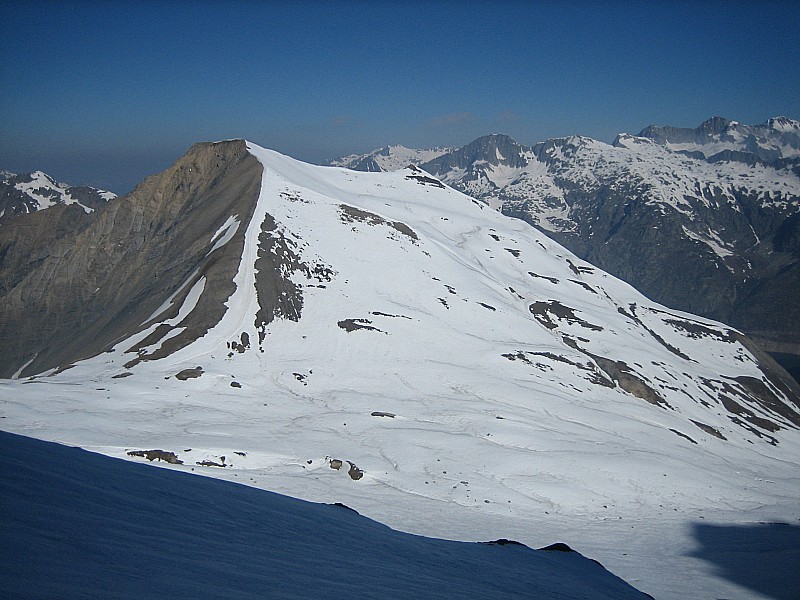 #1 Versant Est aiguillettes : Descente et remontée obligatoire; il y a encore pas mal de neige. Versant Est aiguillettes : Descente et remontée obligatoire; il y a encore pas mal de neige.