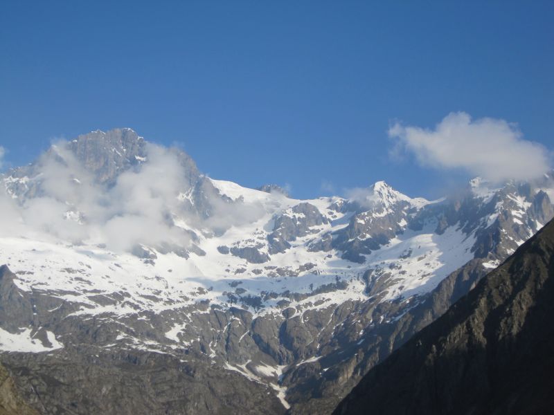 2 - Les Rouies versant S : Très peu enneigé