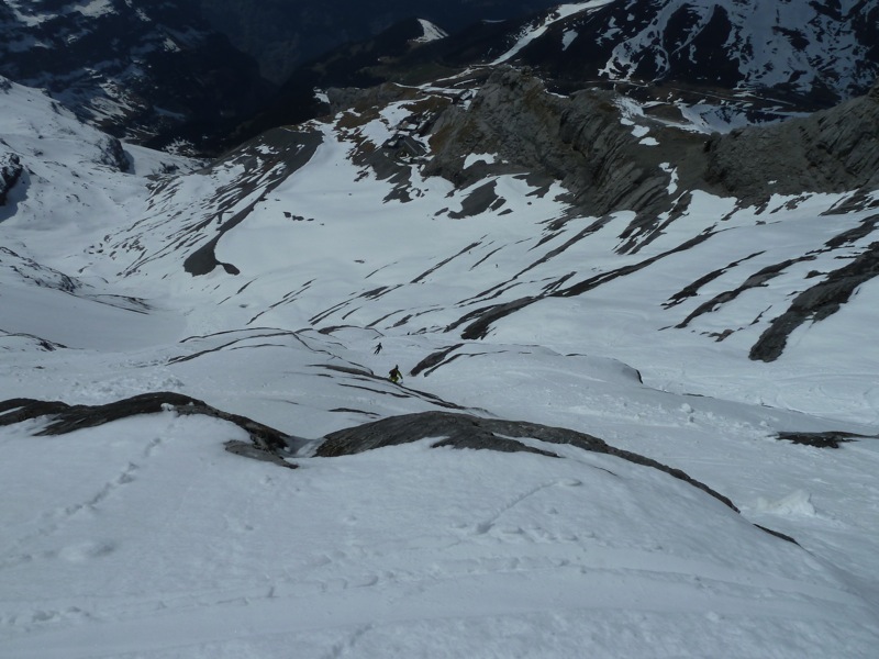 #11 Barres inferieures : Les dalles du bas passent skis au pieds en cherchant un peu Barres inferieures : Les dalles du bas passent skis au pieds en cherchant un peu