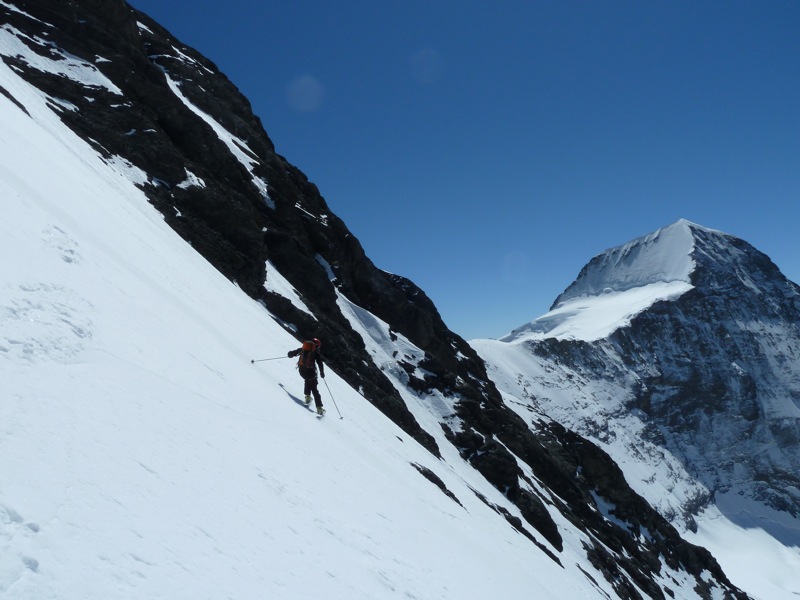 #9 Ross dans la face du haut : Ross dans la face du haut - on a pris a gauche en descendant pour aller trouver de la poudre lourde au dessus du serac Ross dans la face du haut : Ross dans la face du haut - on a pris a gauche en descendant pour aller trouver de la poudre lourde au dessus du serac
