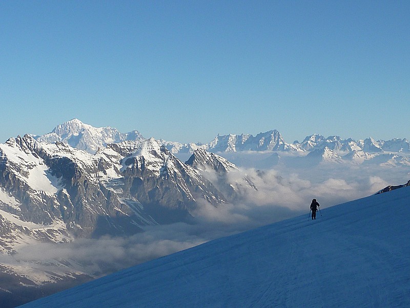 #4 J2:montée sur le glacier : avec Mt Blanc et Jorasses au fond J2:montée sur le glacier : avec Mt Blanc et Jorasses au fond