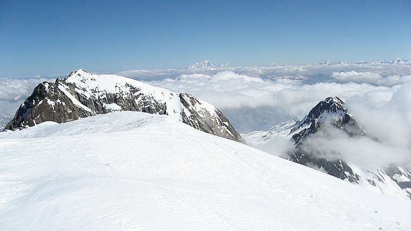 #3 l l'étendard vu du Bayle : ... et le mont-blanc