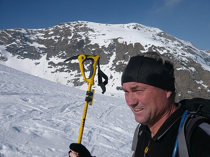 #8 jean : Jean découvre les bâtons "high tech" des allemands:intégrant piolet et inclinométre jean : Jean découvre les bâtons "high tech" des allemands:intégrant piolet et inclinométre