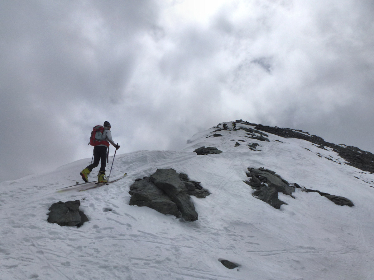 Gros Caval, le sommet : Blandine en termine avec l'ascension.