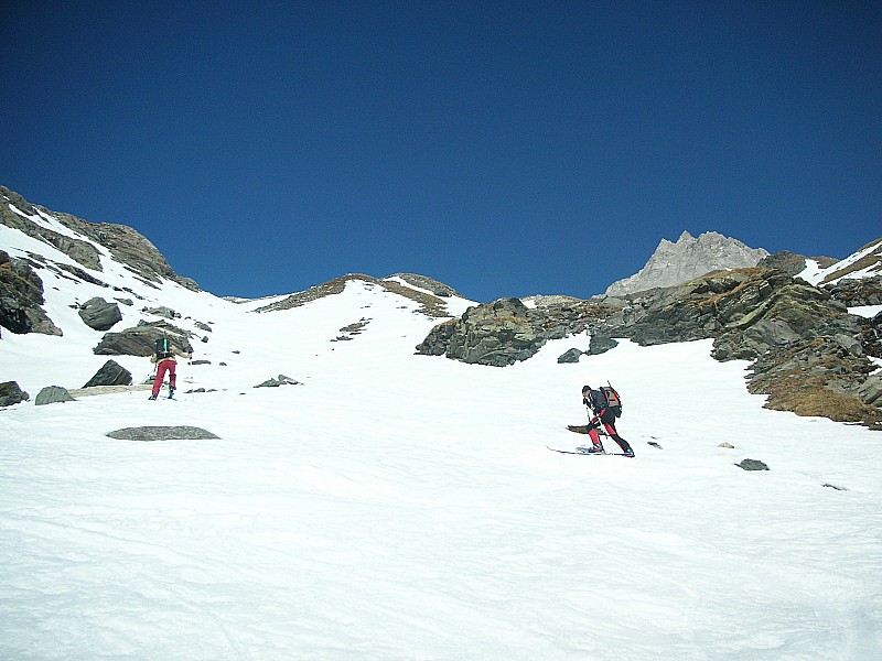 #5 Dôme de Polset : Montée au dessus du Lac Blanc - direction Col du Souffre: ça passe encore bien dans 2 golets .... Dôme de Polset : Montée au dessus du Lac Blanc - direction Col du Souffre: ça passe encore bien dans 2 golets ....