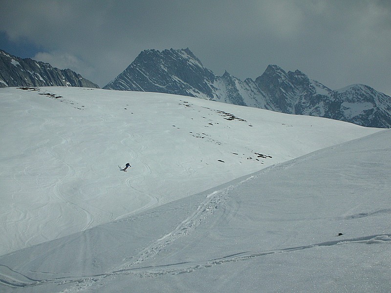 #18 Dôme de Polset : Puis, c Dôme de Polset : Puis, c' est la descente retour au Refuge via la Rama sur moquette qu' on aime tant !...