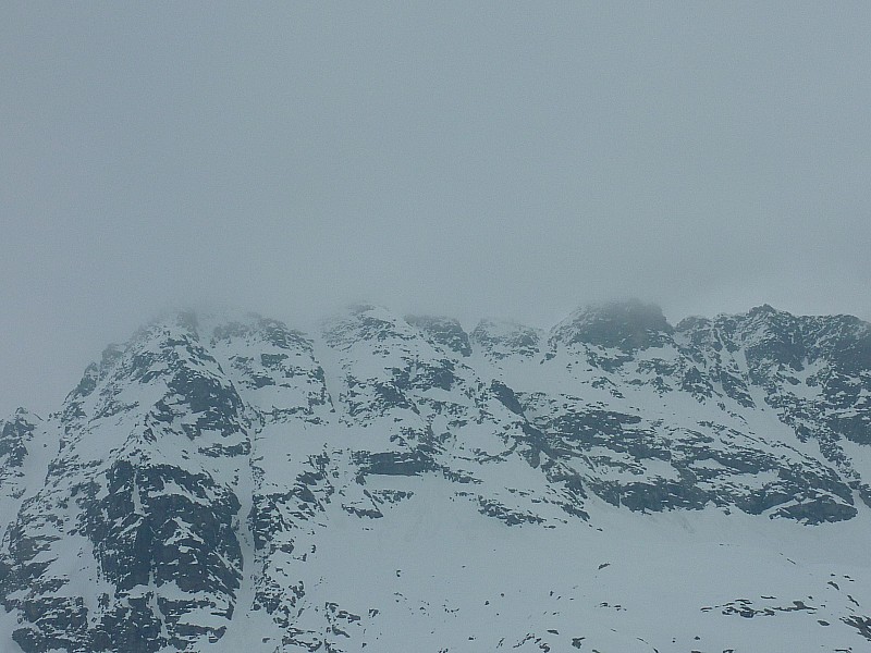 #5 Couloirs : Les couloirs W de la Pte de Bonneval aujourd Couloirs : Les couloirs W de la Pte de Bonneval aujourd'hui.
Bouchés vers 3000m.